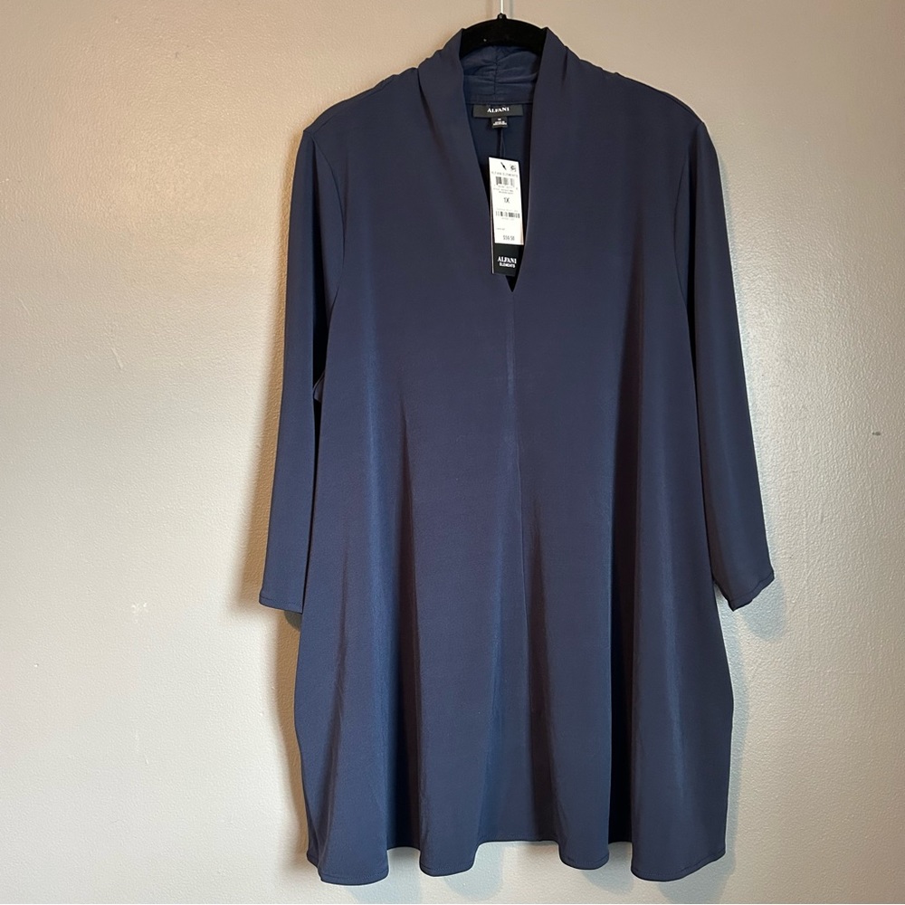 NWOT Alfani Elements Sz 1X Women’s Modern Navy V-neck Pockets Tunic Blouse Top!